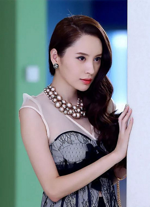 《涛女郎》,在剧中的一改往日的温柔形象,变成了腹黑女方彤