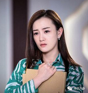 说起来,这位李蒙真是个人才:有爆料称他和张檬在一起之前,还和贾青是