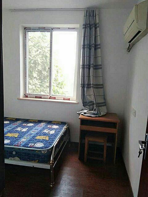 和睦新村小单间出租1200只限女生