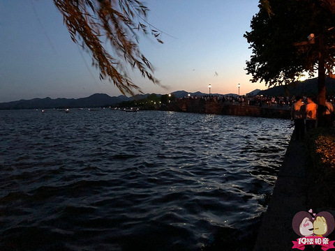 不喜欢孤独又害怕两个人相处