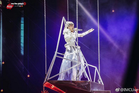 张韶涵来杭州黄龙体育中心开演唱会,随后去一