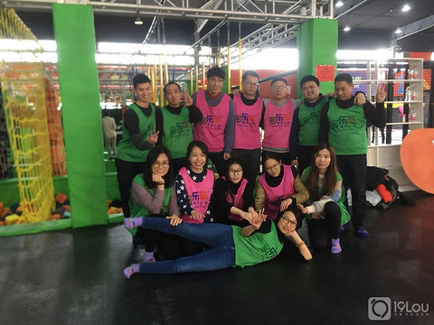 2019室内网红团建主题蹦床馆一日活动攻
