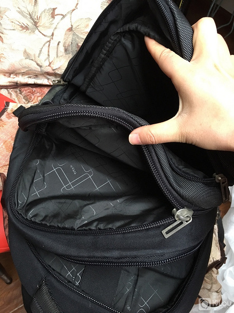 8成新 德国品牌TITAN双肩包电脑包转