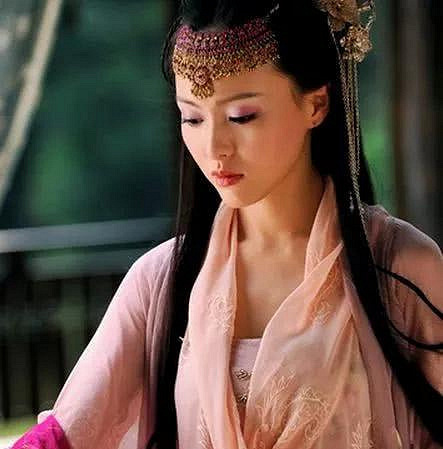 唐嫣怀孕传了几个月,疑似孕肚照被拍到三次,不