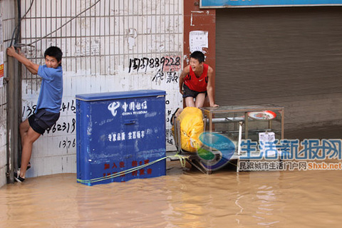 云南马龙被淹县城6000多房屋垮塌\/云南马龙县