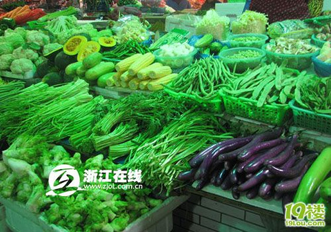 独立调查:一斤青菜从3元卖到1元 湖州菜篮子为