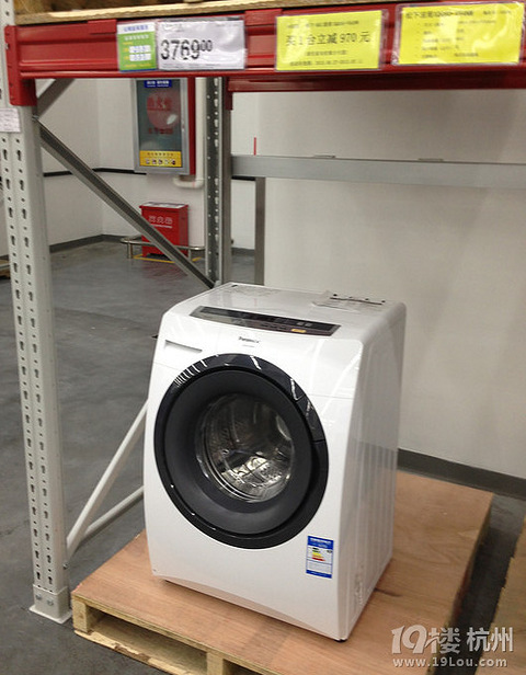 6月30号早上7点被大师电话叫醒,说去滨江欧亚达的宾利木门看门,因为有