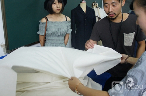 女生是怎么学服装设计的?