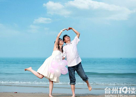 新人情侣海边拍婚纱照注意事项