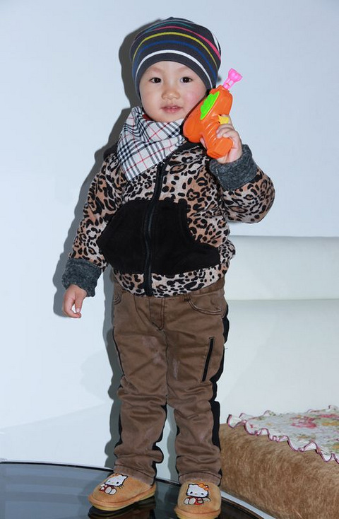 【欢逊宝宝秀】~小皓子不能出门窝里秀冬装~