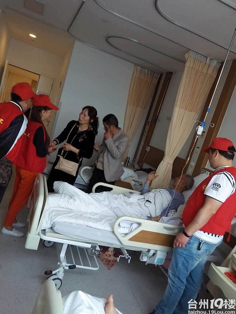 黄岩义工:看望生病孤寡老人 真情暖人心