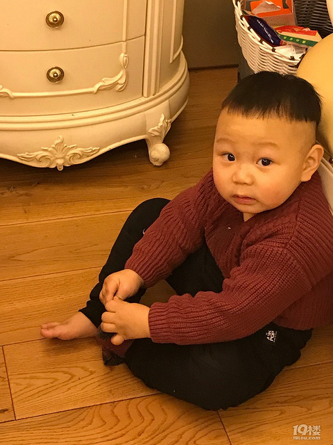 【带娃日常1-7】脱袜子前还要闻闻?这什么骚操作!