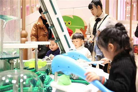 一个大到需要无人机拍摄的儿童乐园,玩过的孩