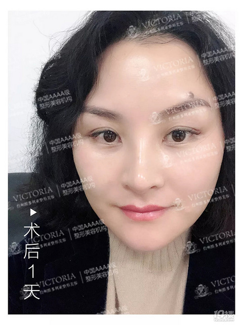 50岁妈妈演绎不老神话!被当成儿子女朋友,她才