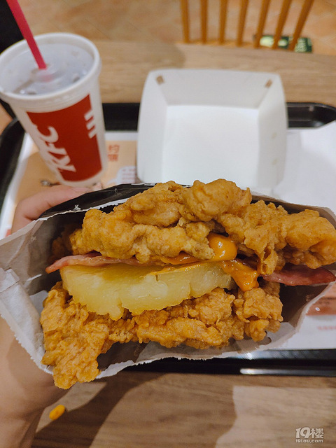 #KFC新品试吃#培根鸡腿重磅肉霸堡
