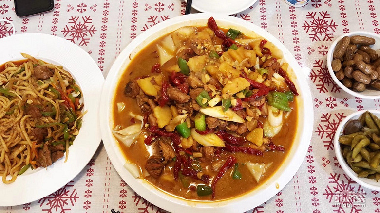 打卡钟梁家新疆餐厅，下次一定来试试酸奶和羊肉串