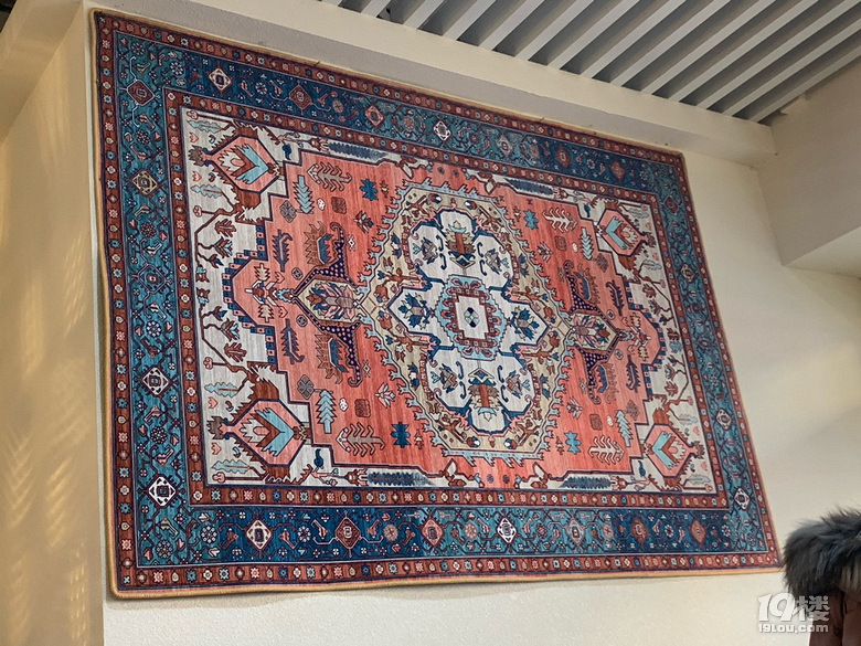 打卡钟梁家新疆餐厅，下次一定来试试酸奶和羊肉串