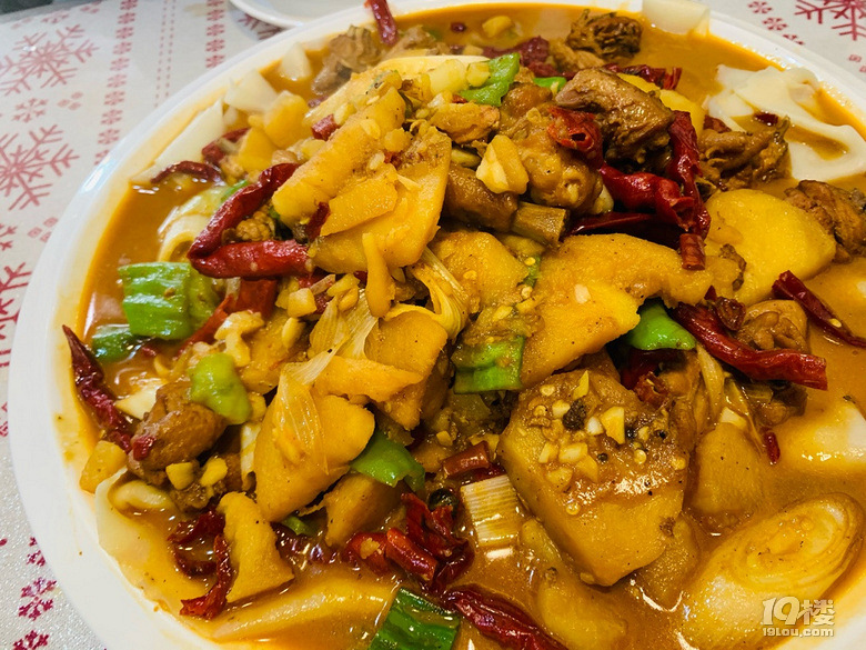 打卡钟梁家新疆餐厅，下次一定来试试酸奶和羊肉串