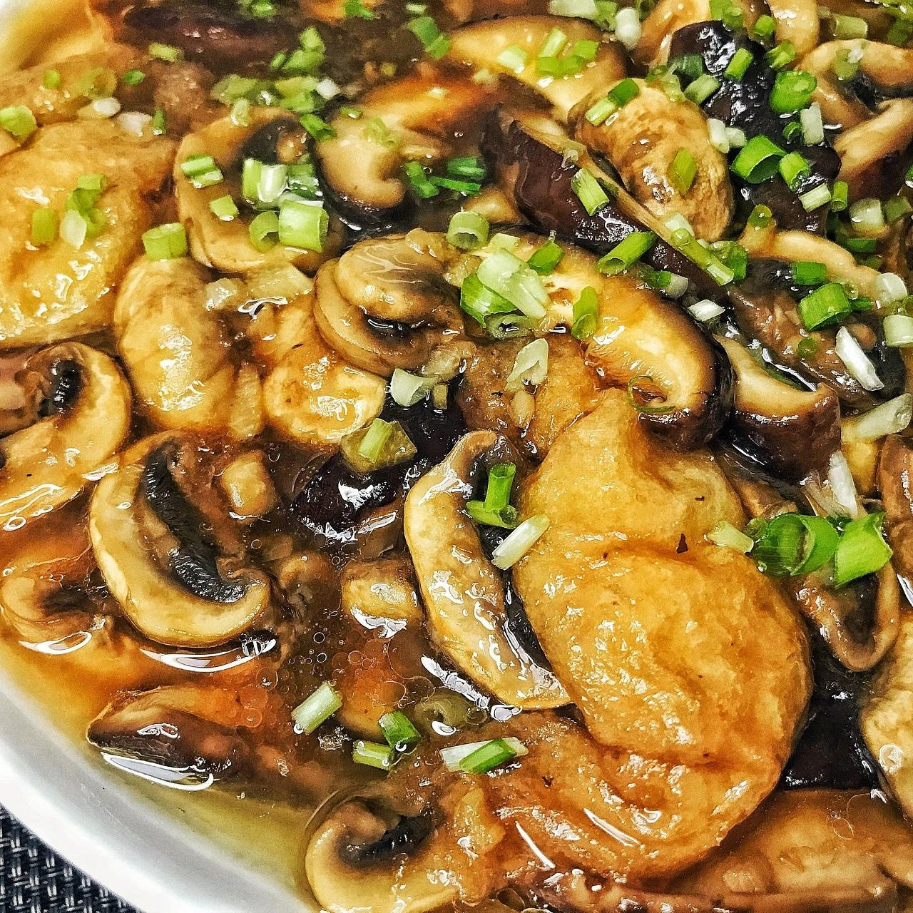 美味芋儿鸡油焖大虾种草 ·拯救单身小可小猫[美食]和网友约完饭,我