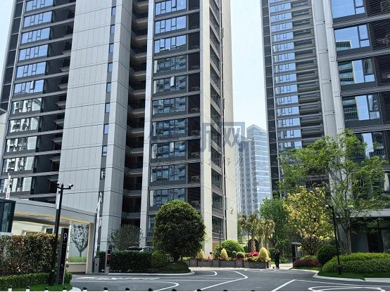 锦尚和品府敢挂10万试水的实际最低破了6万元㎡