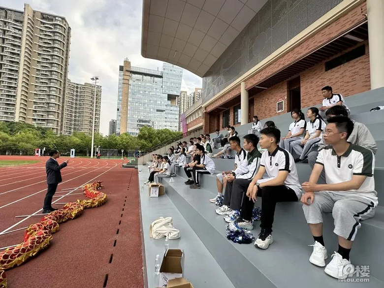 万江二中体育老师图片