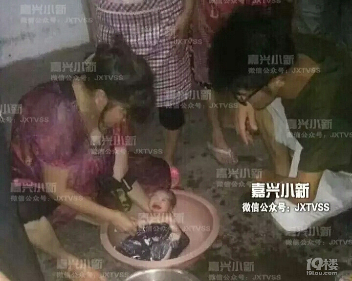 【六斤四两女婴丢在公厕粪坑】律师认为涉嫌故意杀人