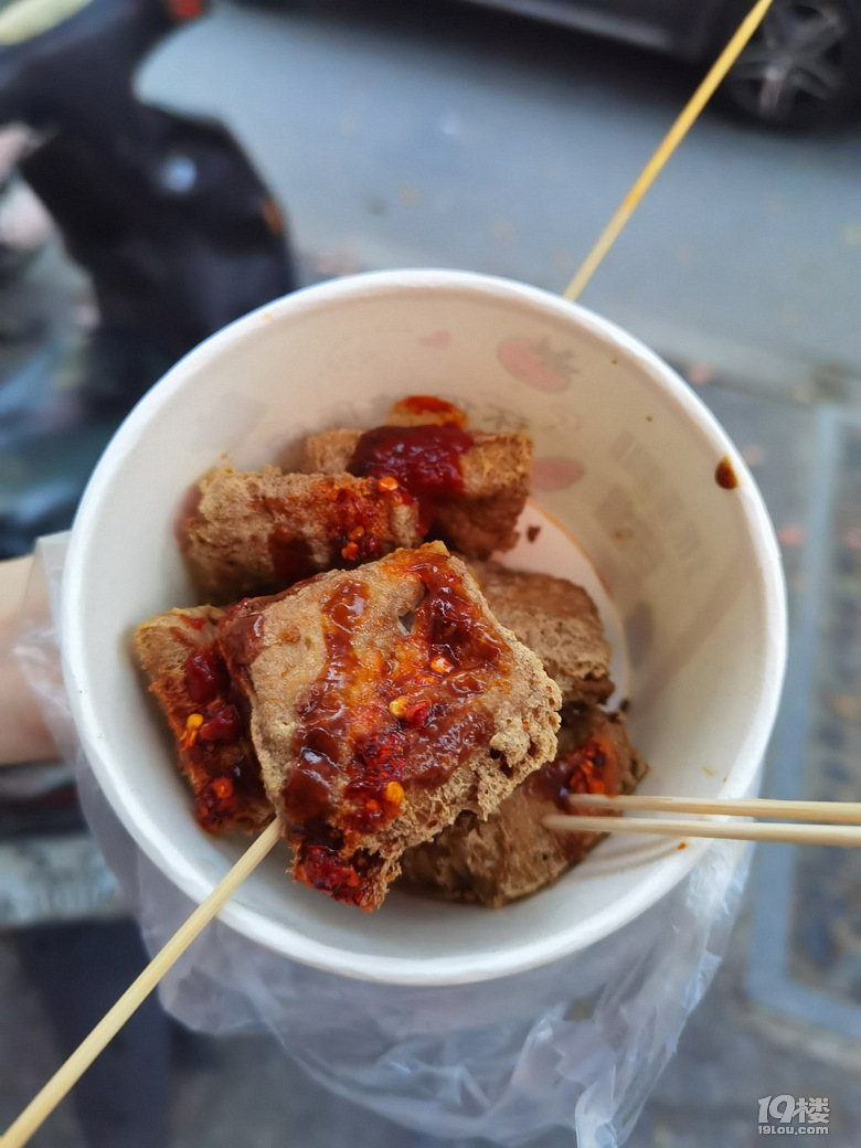 寻校门口的味道路边摊起家的嘉兴味道一碗臭豆腐勾起童年回忆