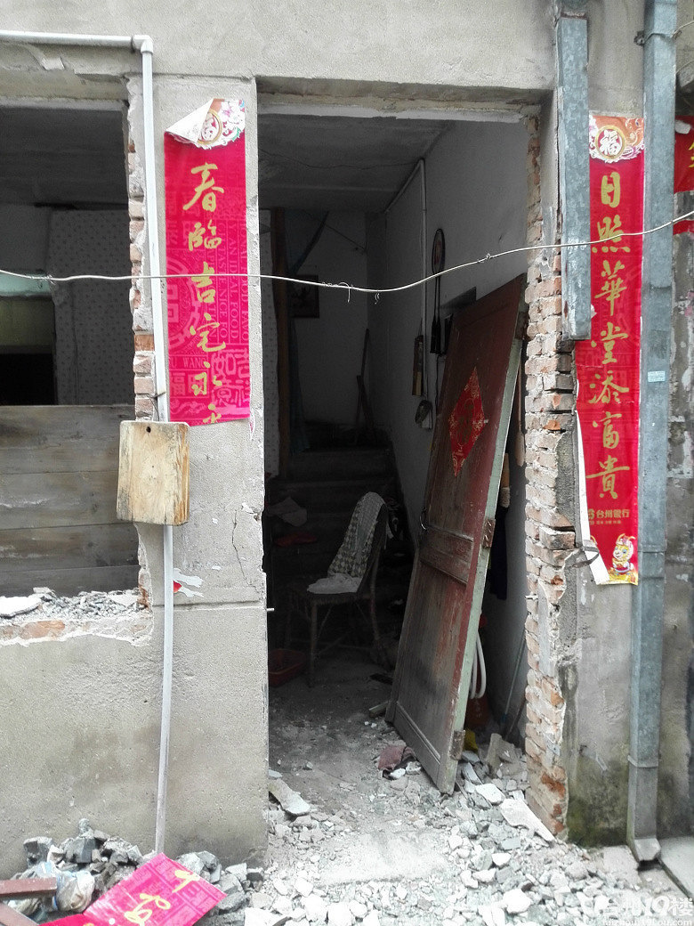 讨说法；路桥市政管理处暴力拆房，还让老百姓活吗？