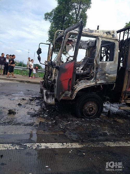 温岭大石一级公路横峰段一货车自燃