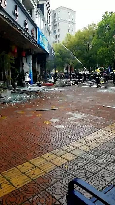 刚刚！台州闹市区一居民小区发生爆炸，沿街商铺大面积损毁，伤亡