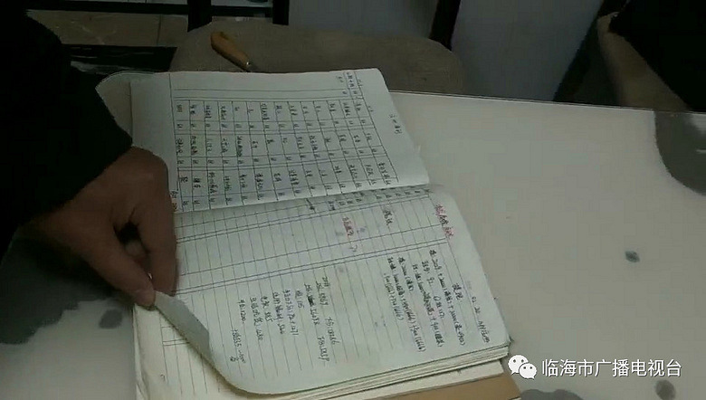 余人，而李某仅去年9月份开立的银行账户流水达200余万，日均获利万余元。