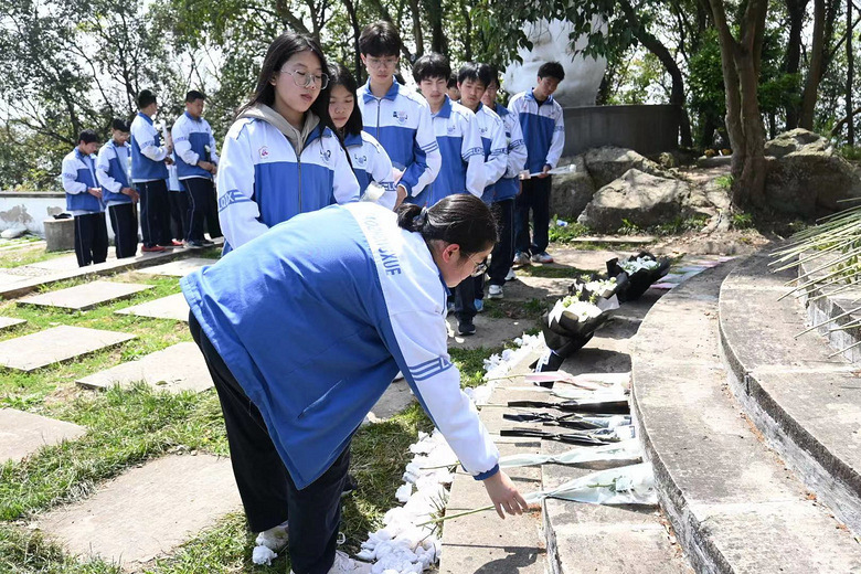 路桥中学军训图片